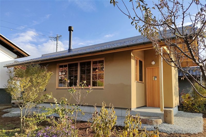 柳屋の仕事　中庭の見えるアトリエ